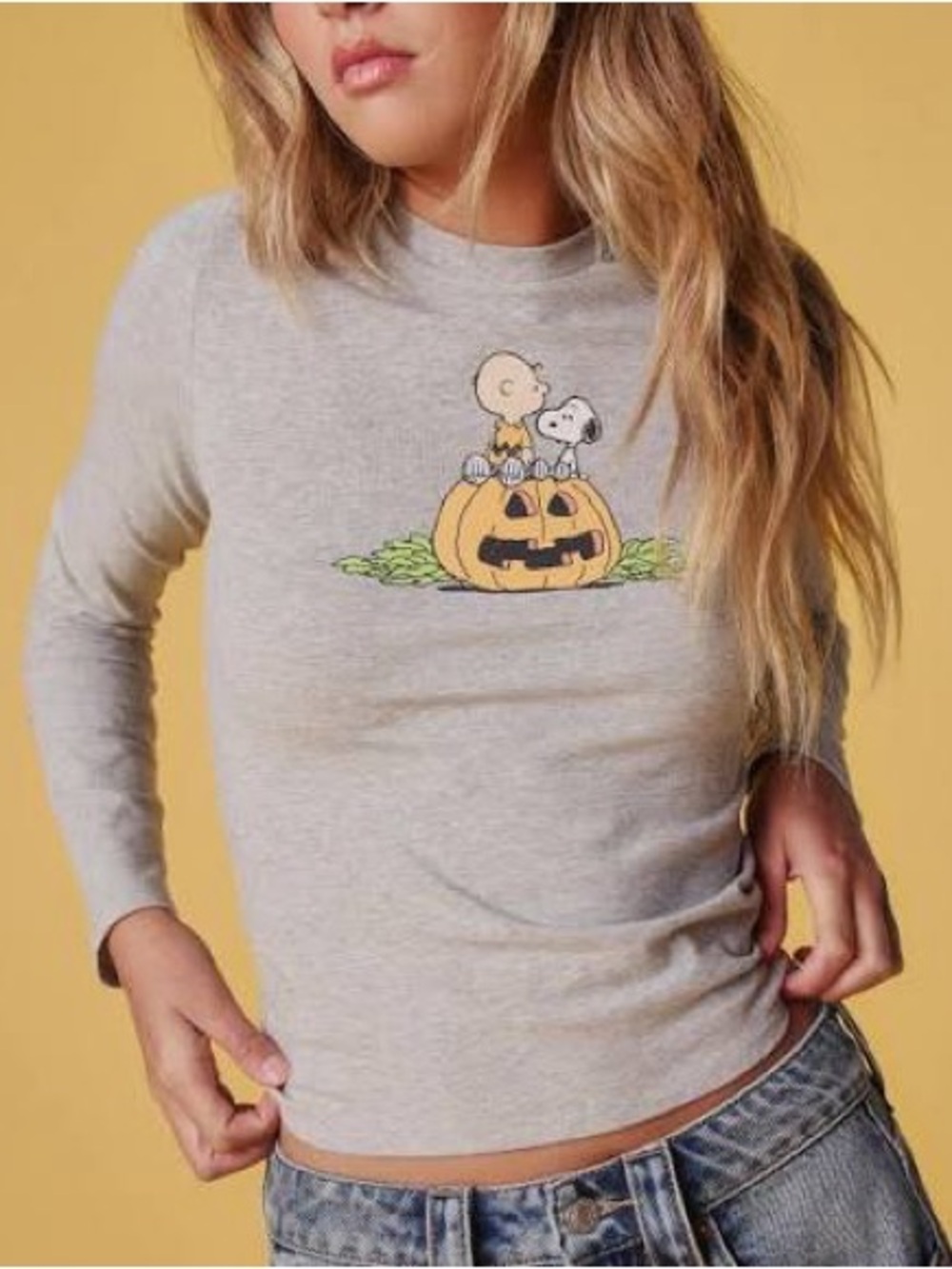 Peanuts Gray Long-Sleeve Graphic Tee with Pumpkin And Charlie Brown Illustration